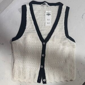 NWT Abercrombie white and black vest size small